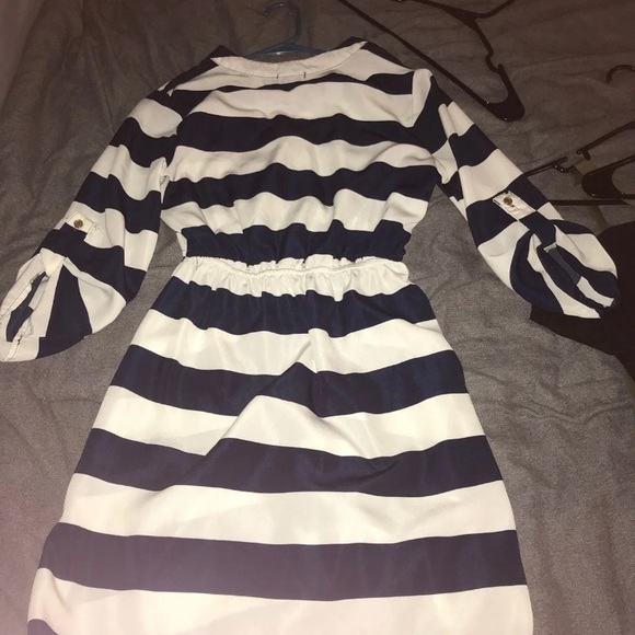 Women’s Medium Dress - Picture 2 of 5